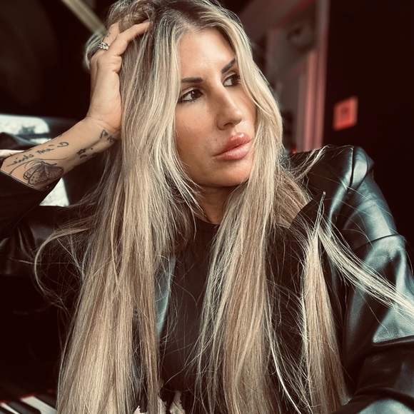 Meet your Posher, Maria - Picture 2 of 3